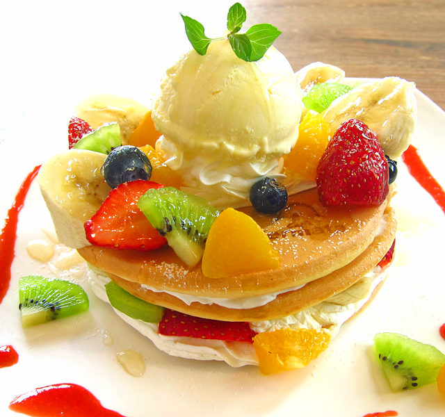 新潟市に来たら、フルーツデコレーションパンケーキ